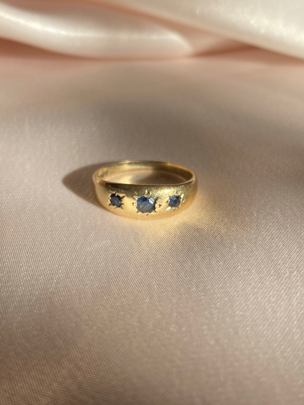Vintage 9k Gold Sapphire Starburst Gypsy Ring Band