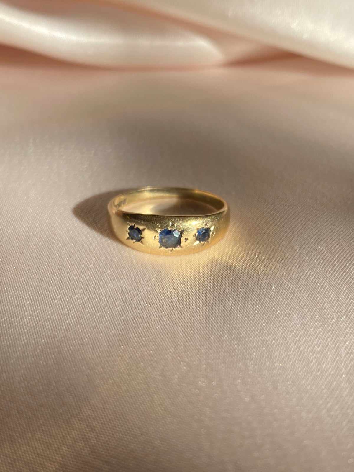 Vintage 9k Gold Sapphire Starburst Gypsy Ring Band