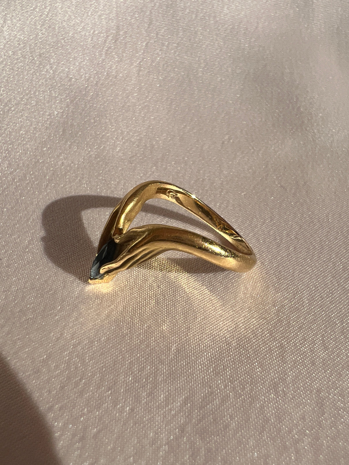 Vintage 18k Carrera y Carrera Sapphire Mano Ring