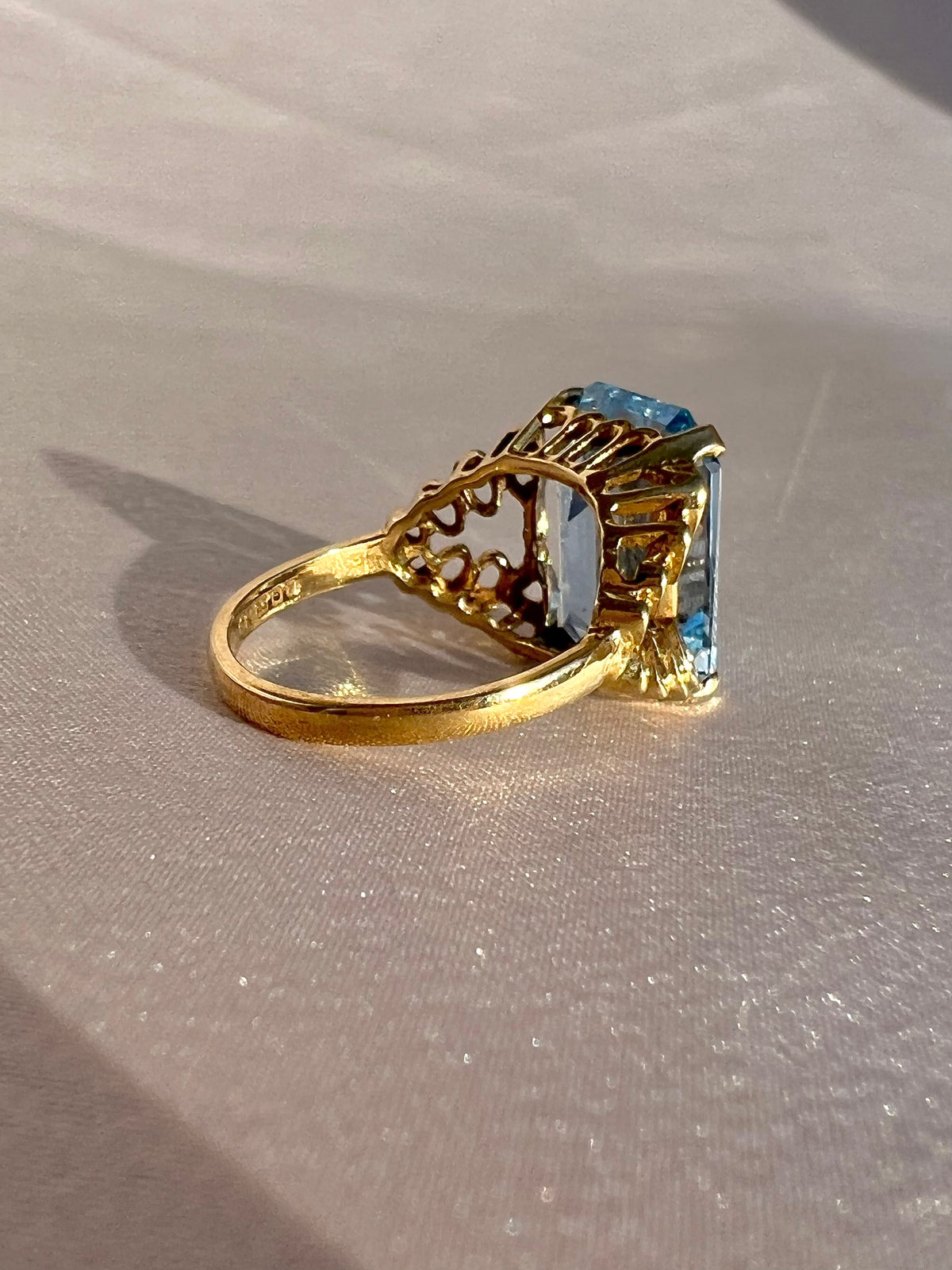 Vintage 9k Topaz Coil Ring 1976