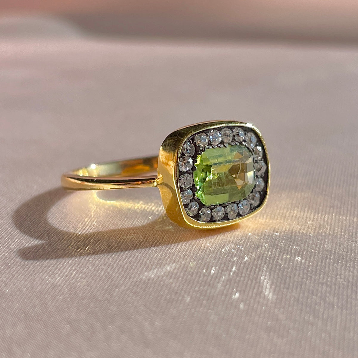 Vintage 18k Peridot Diamond Bezel Ring