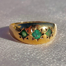 Load image into Gallery viewer, Vintage 9k Emerald Starburst Trilogy Ring 1984
