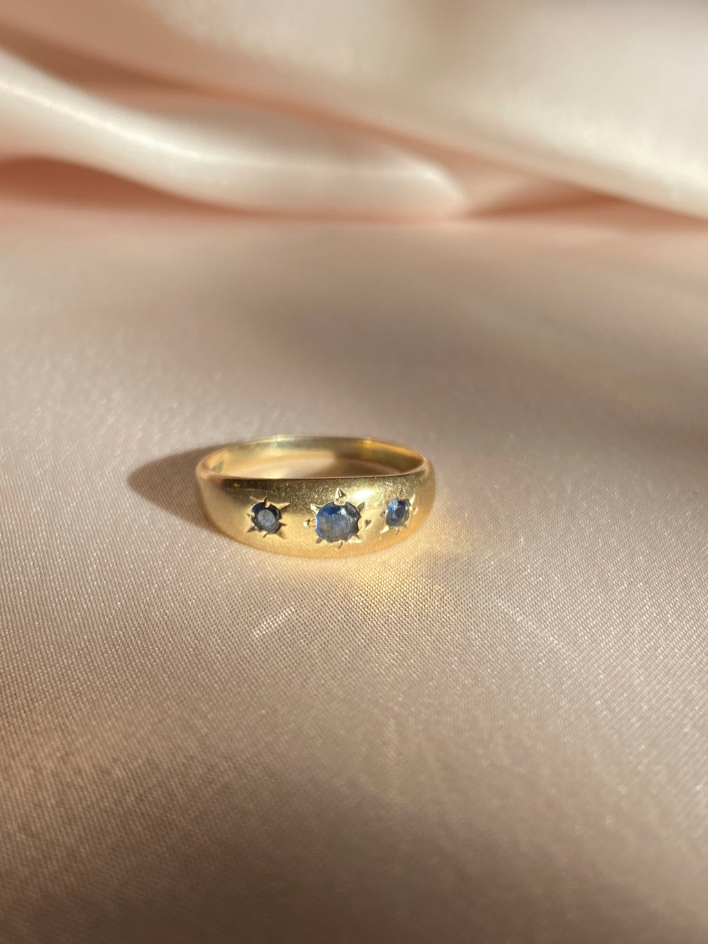 Vintage 9k Gold Sapphire Starburst Gypsy Ring Band