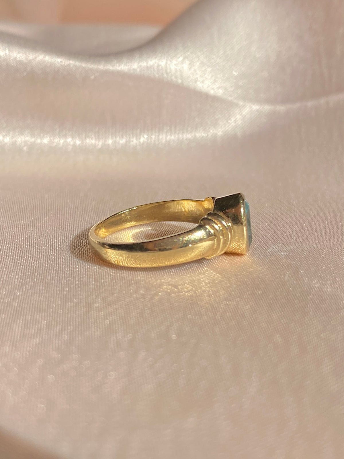 Vintage 9k Oval Topaz Bezel Ring
