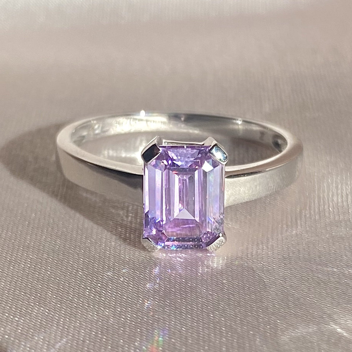 Vintage 9k White Gold Pink Gemstone Ring