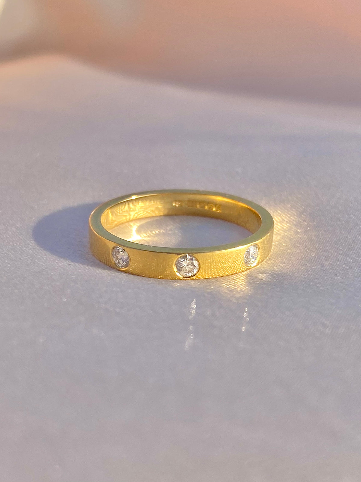 Vintage 18k Contemporary Trilogy Diamond Dot Band