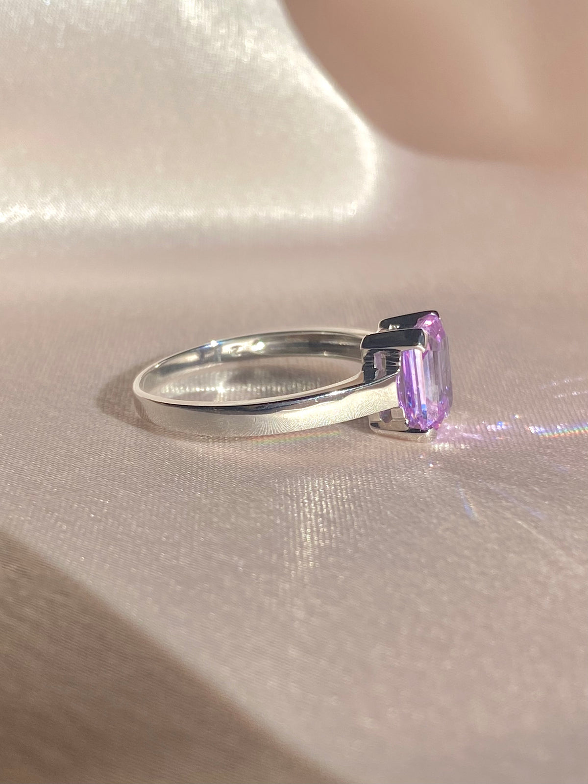 Vintage 9k White Gold Pink Gemstone Ring