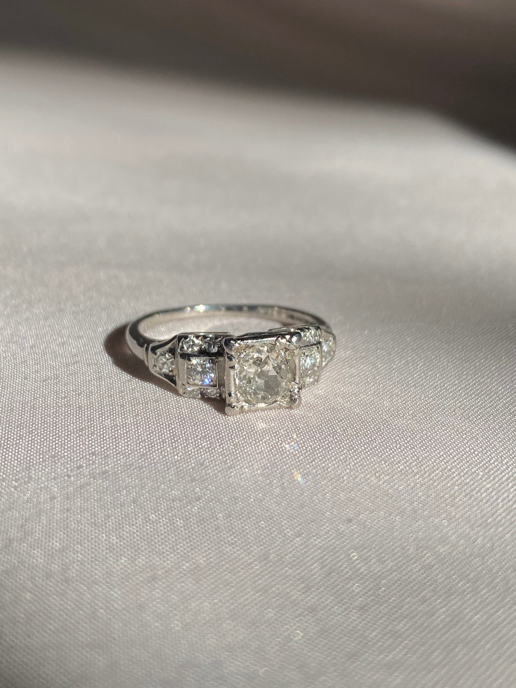 Antique 1.00 carat Art Deco Diamond Platinum Engagement Ring