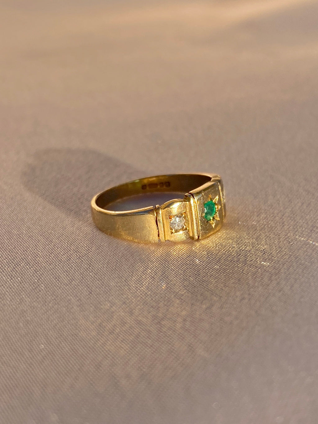 Vintage 9k Emerald Diamond Paneled Gypsy Ring