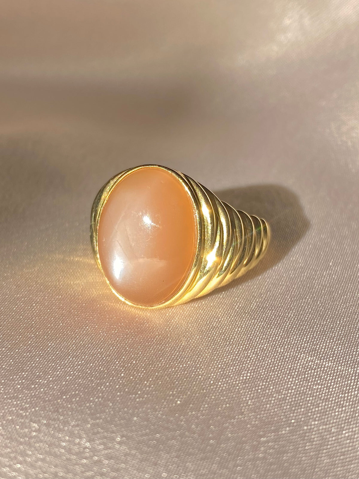 Vintage 14k Peach Moonstone Cabochon Signet Ring