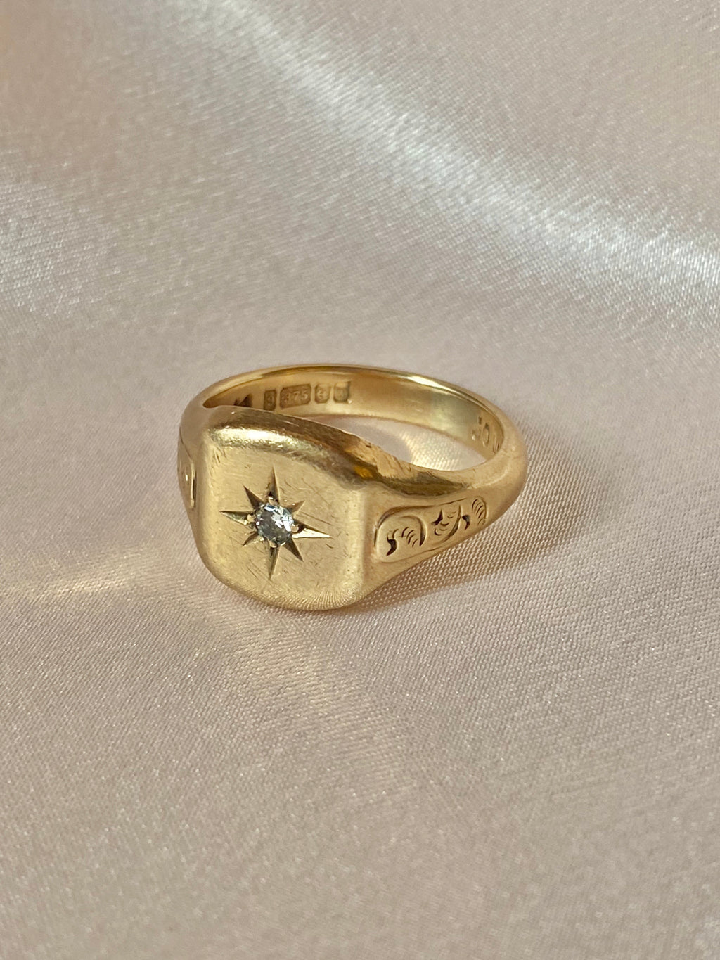Vintage 9k Solitaire Diamond Gypsy Signet 1971