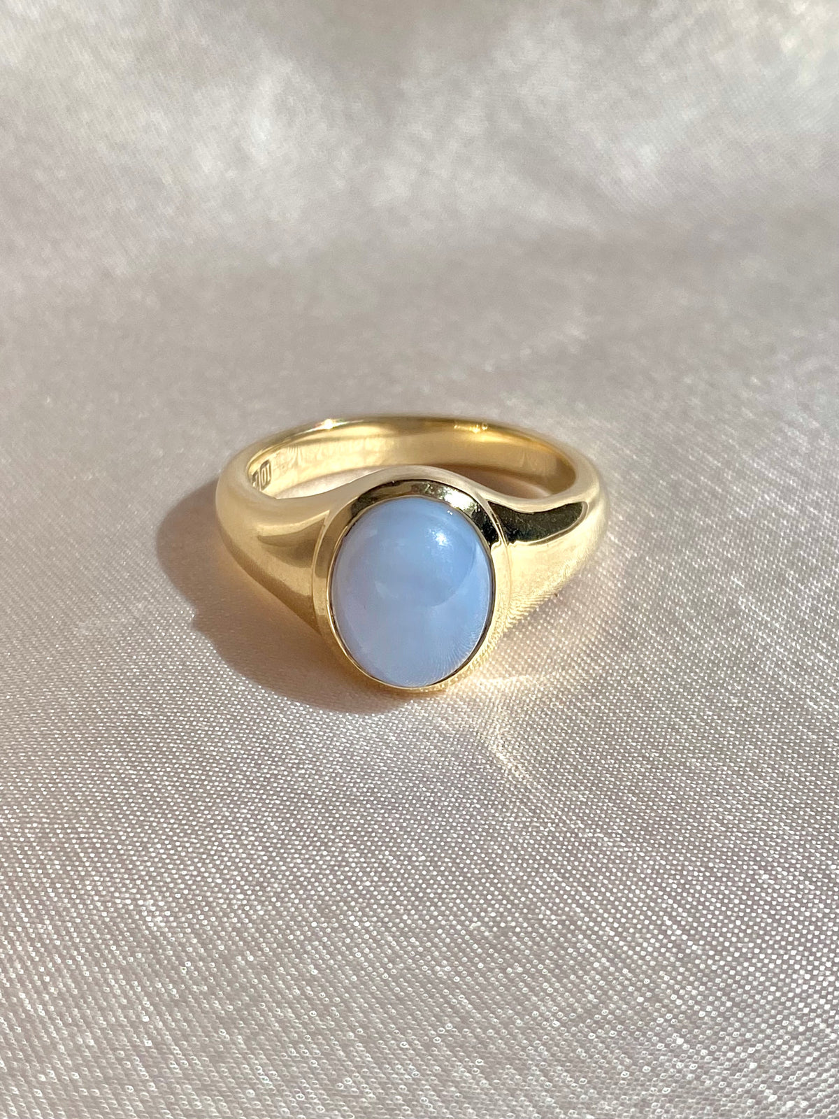 Chalcedony Cabochon Ring by 23carat