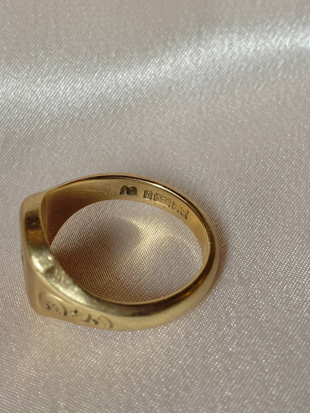 Vintage 9k Solitaire Diamond Gypsy Signet 1971