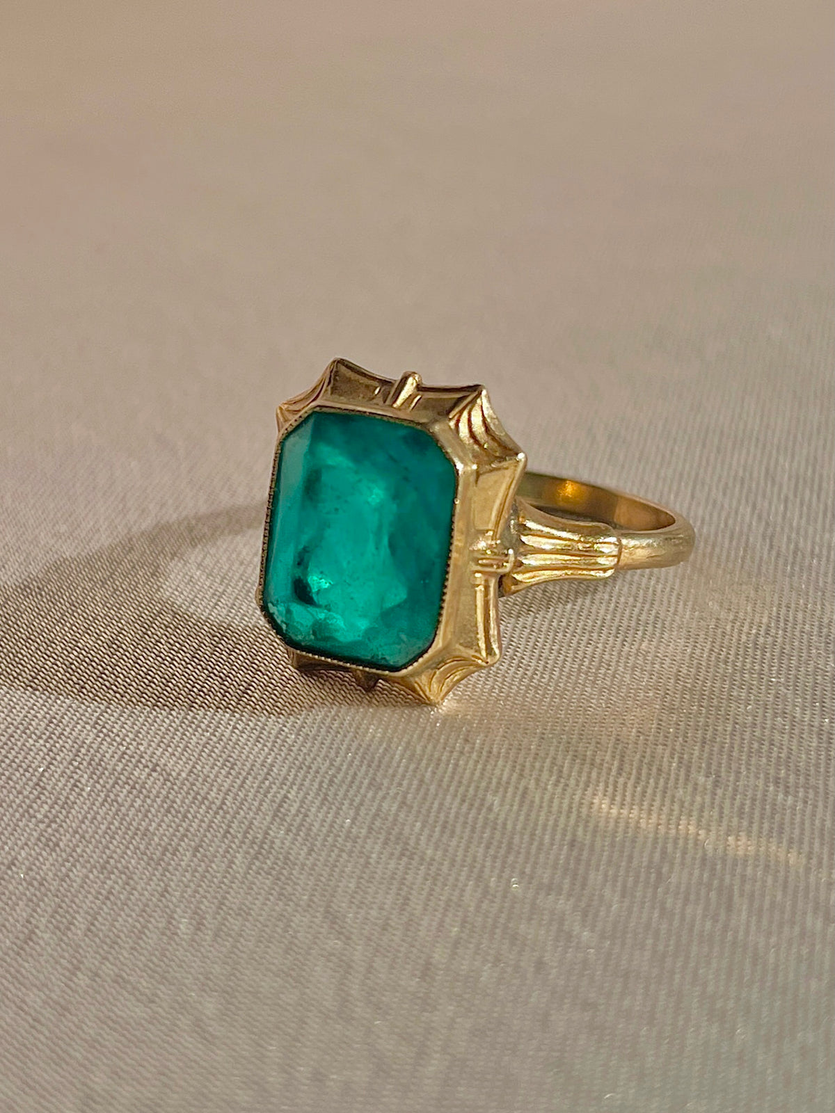 Antique Paste Green Crystal Ring