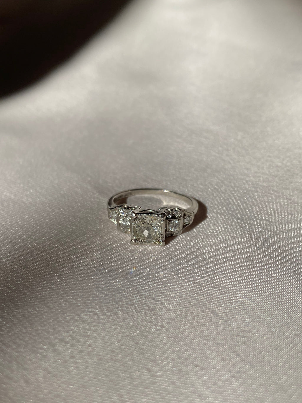 Antique 1.00 carat Art Deco Diamond Platinum Engagement Ring