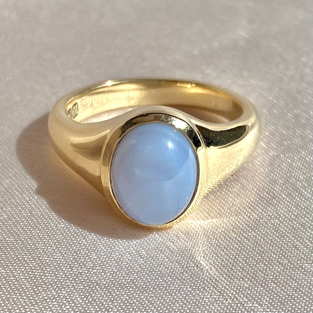 Chalcedony Cabochon Ring by 23carat