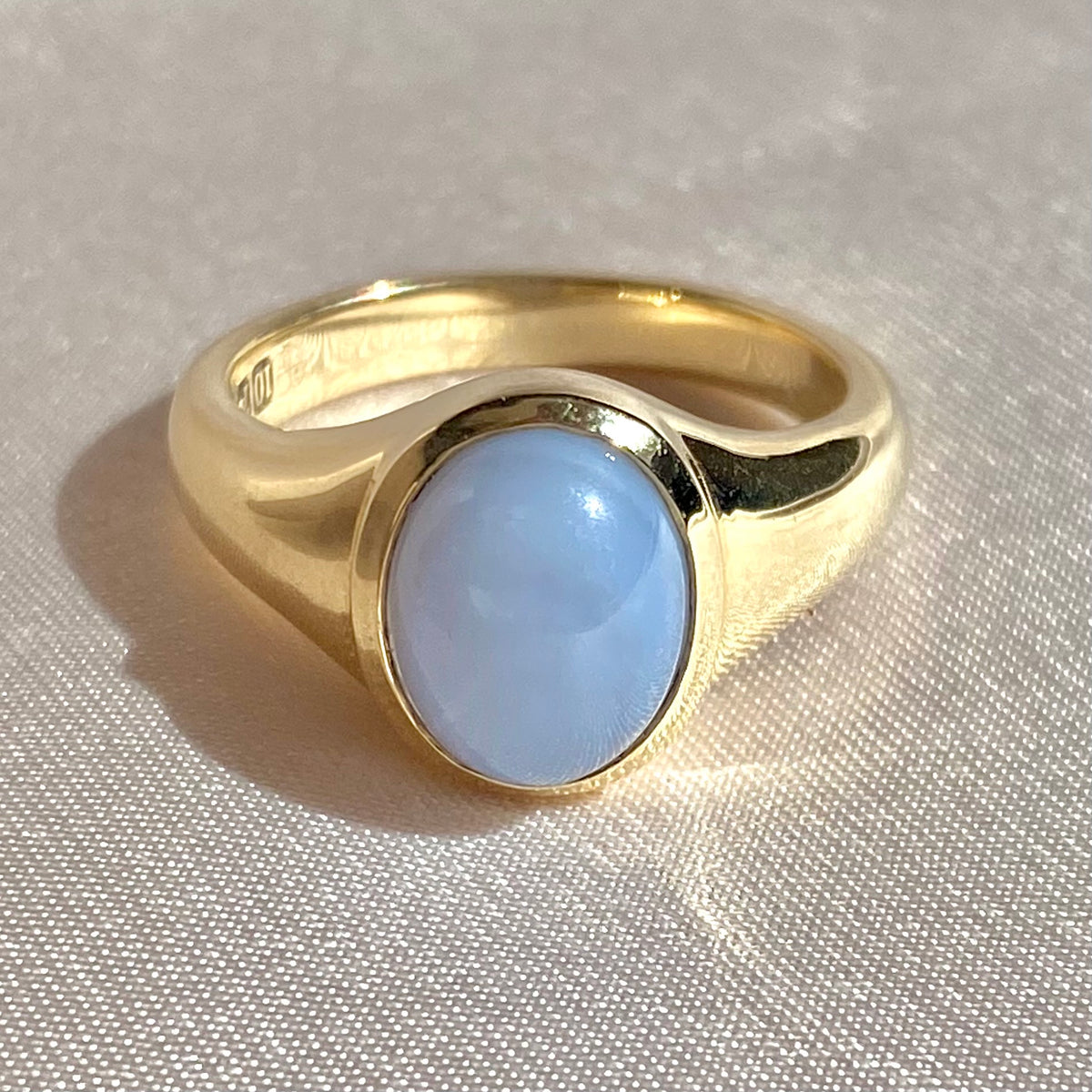 Chalcedony Cabochon Ring by 23carat