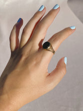 Load image into Gallery viewer, Vintage 9k Onyx Lattice Signet Ring
