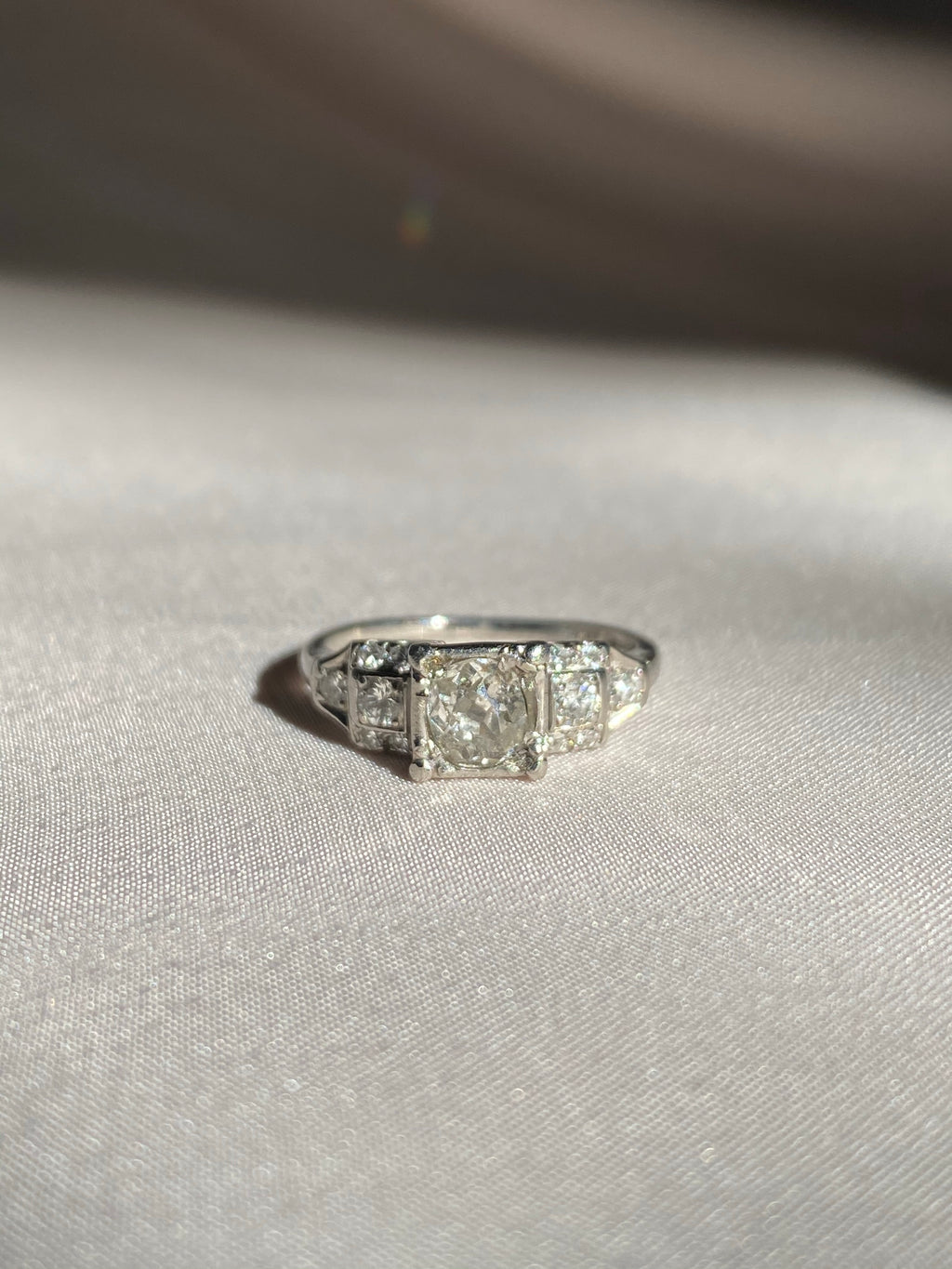 Antique 1.00 carat Art Deco Diamond Platinum Engagement Ring