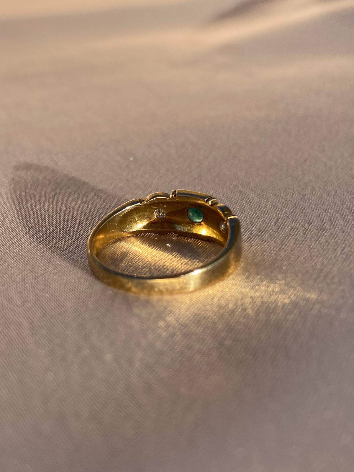Vintage 9k Emerald Diamond Paneled Gypsy Ring