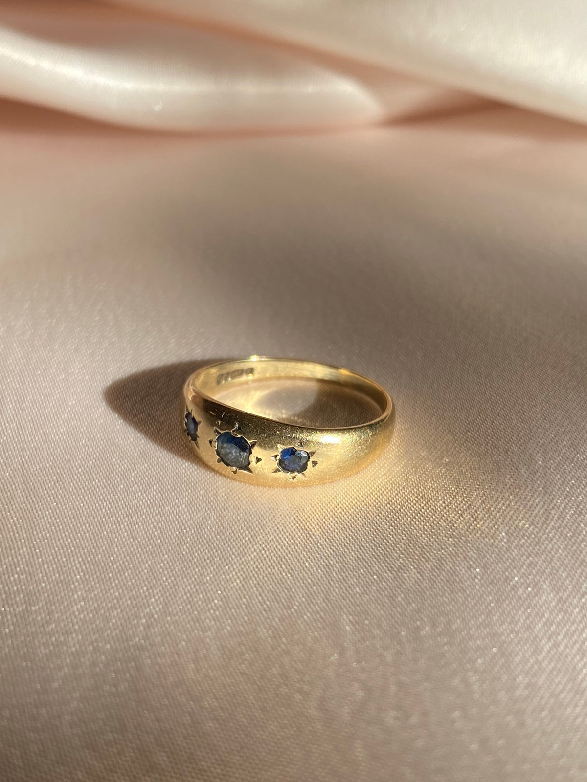 Vintage 9k Gold Sapphire Starburst Gypsy Ring Band