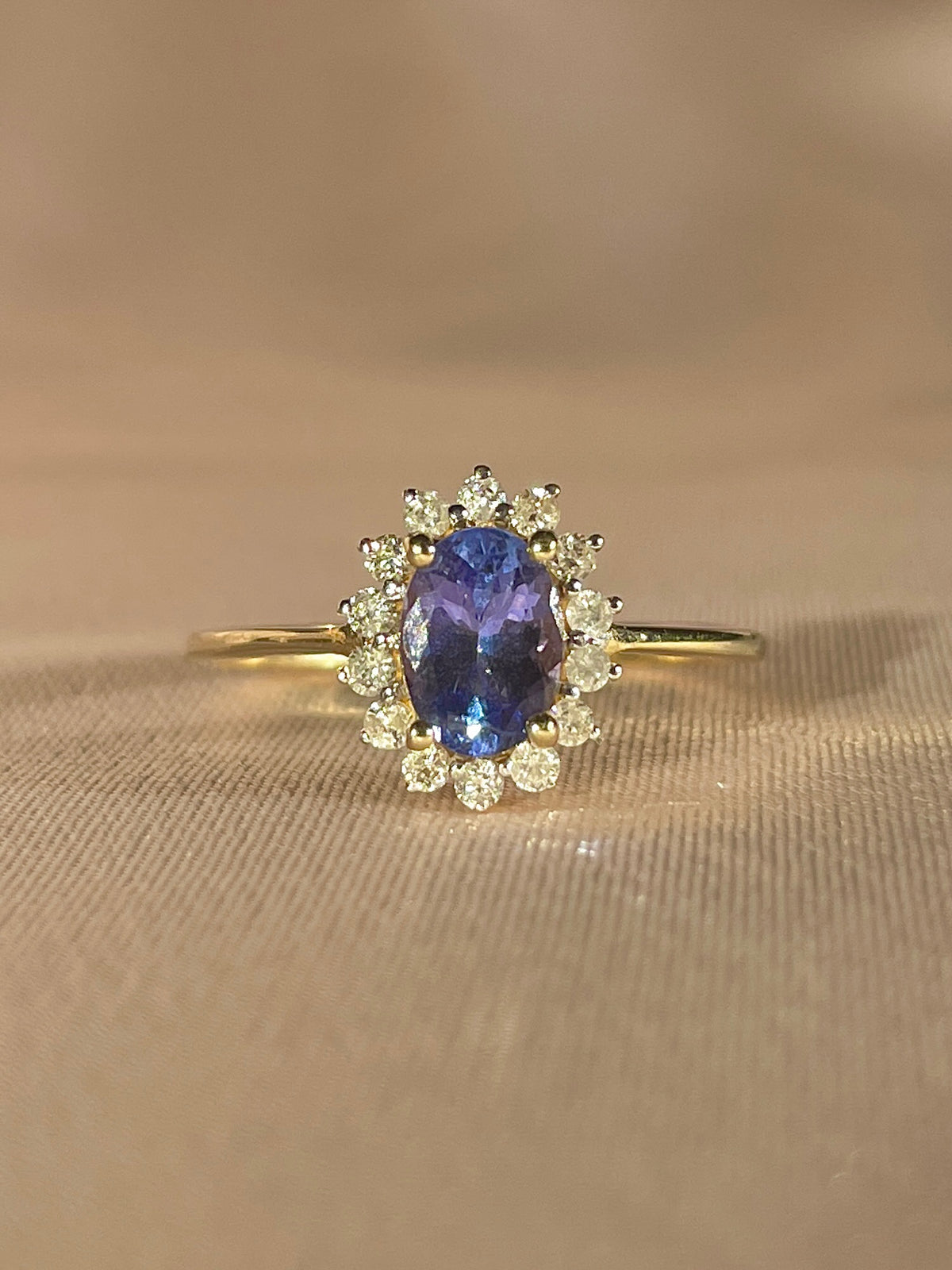 Vintage 9k Tanzanite Diamond Oval Cluster Ring