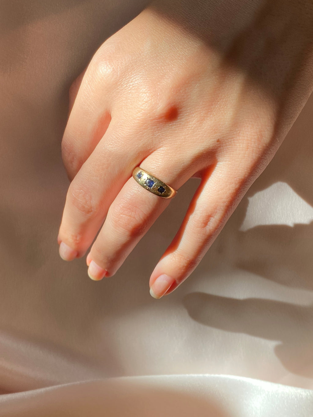 Vintage 9k Gold Sapphire Starburst Gypsy Ring Band
