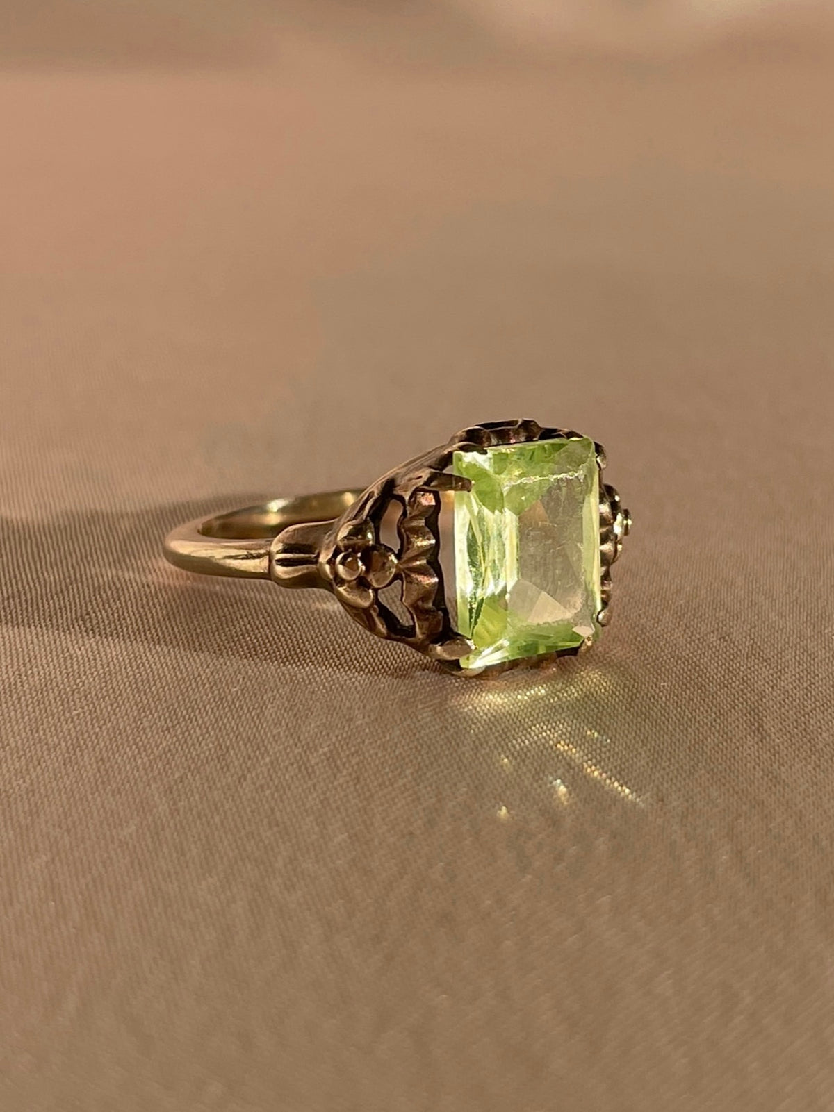 Antique 10k Lime Spinel Art Nouveau Ring