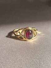 Load image into Gallery viewer, Vintage 9k Garnet Cabochon Lattice Ring 

