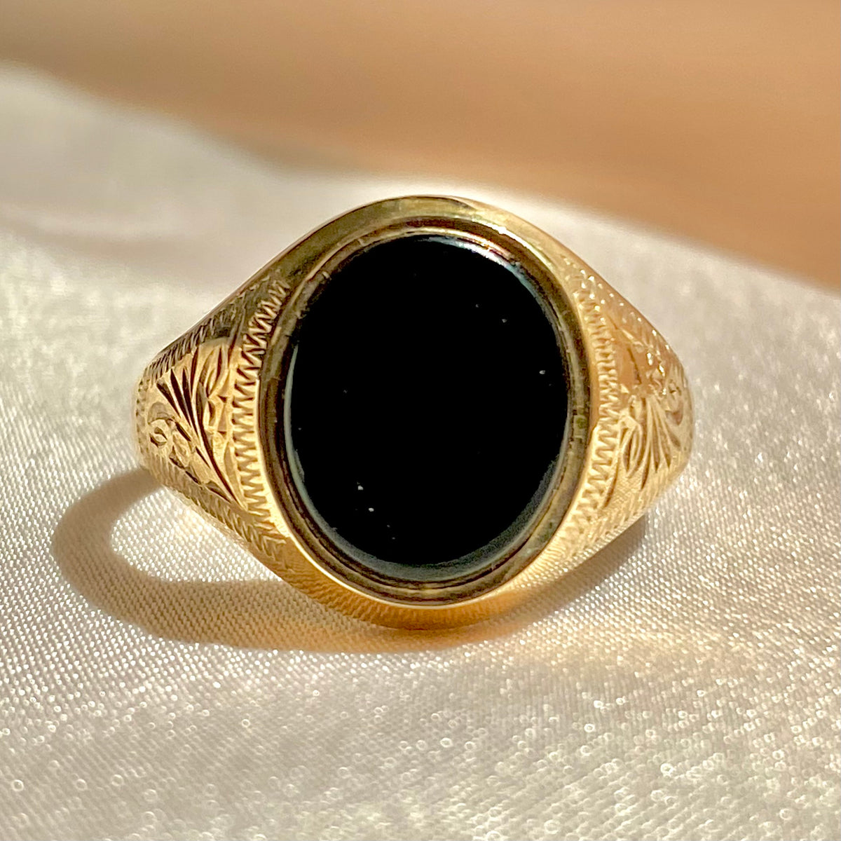 Vintage 9k Onyx Signet Filigree Ring 1989