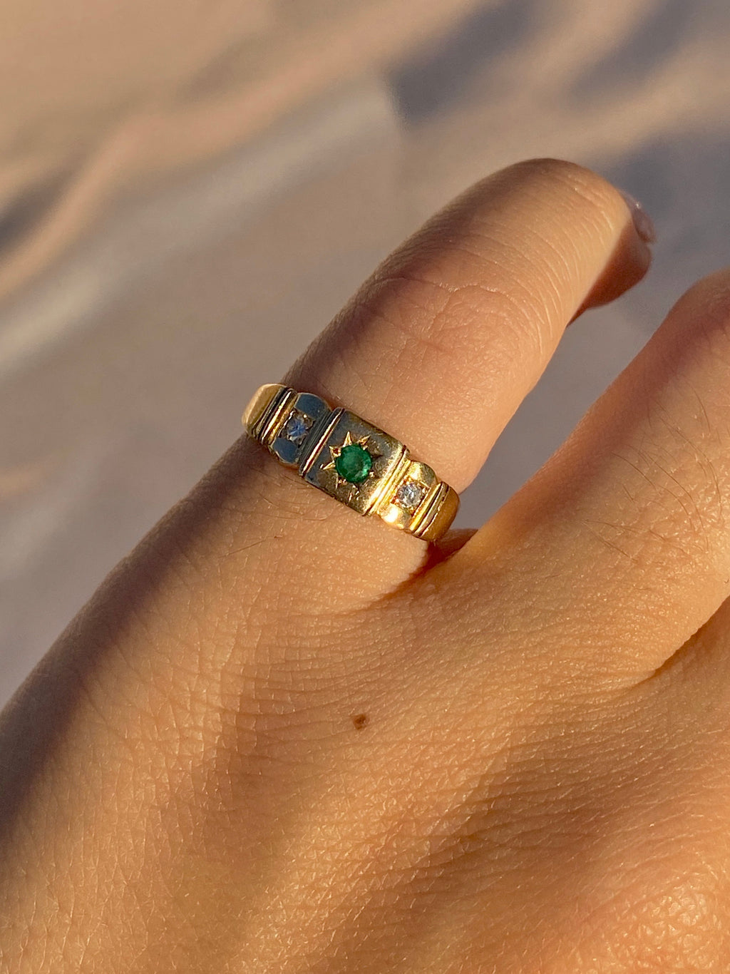 Vintage 9k Emerald Diamond Paneled Gypsy Ring