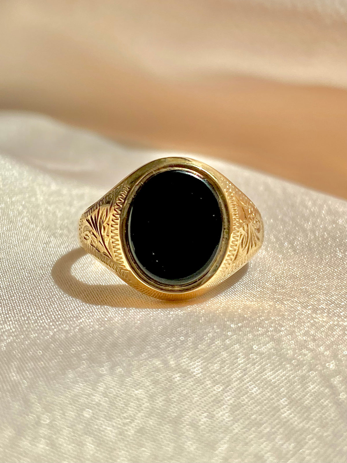 Vintage 9k Onyx Signet Filigree Ring 1989