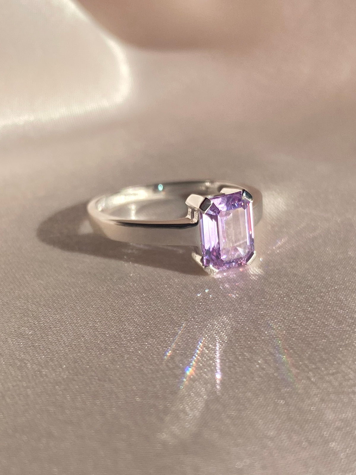 Vintage 9k White Gold Pink Gemstone Ring