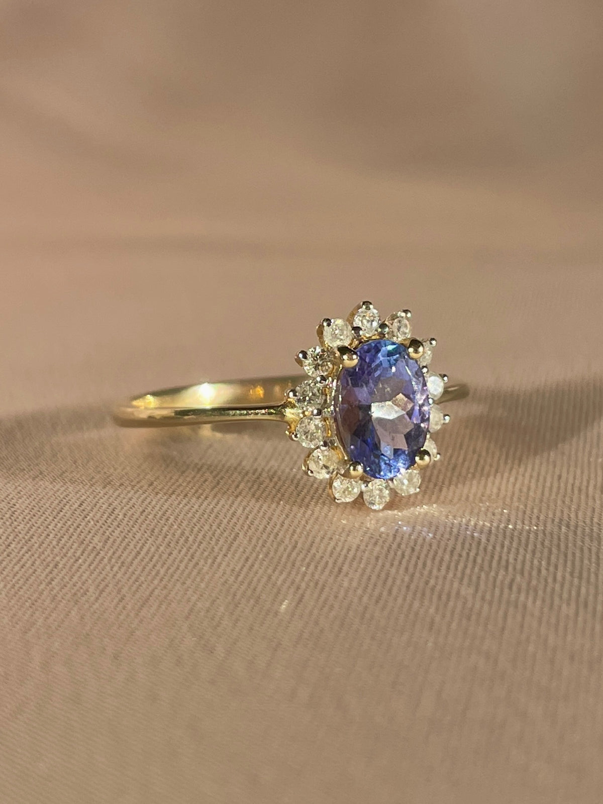 Vintage 9k Tanzanite Diamond Oval Cluster Ring