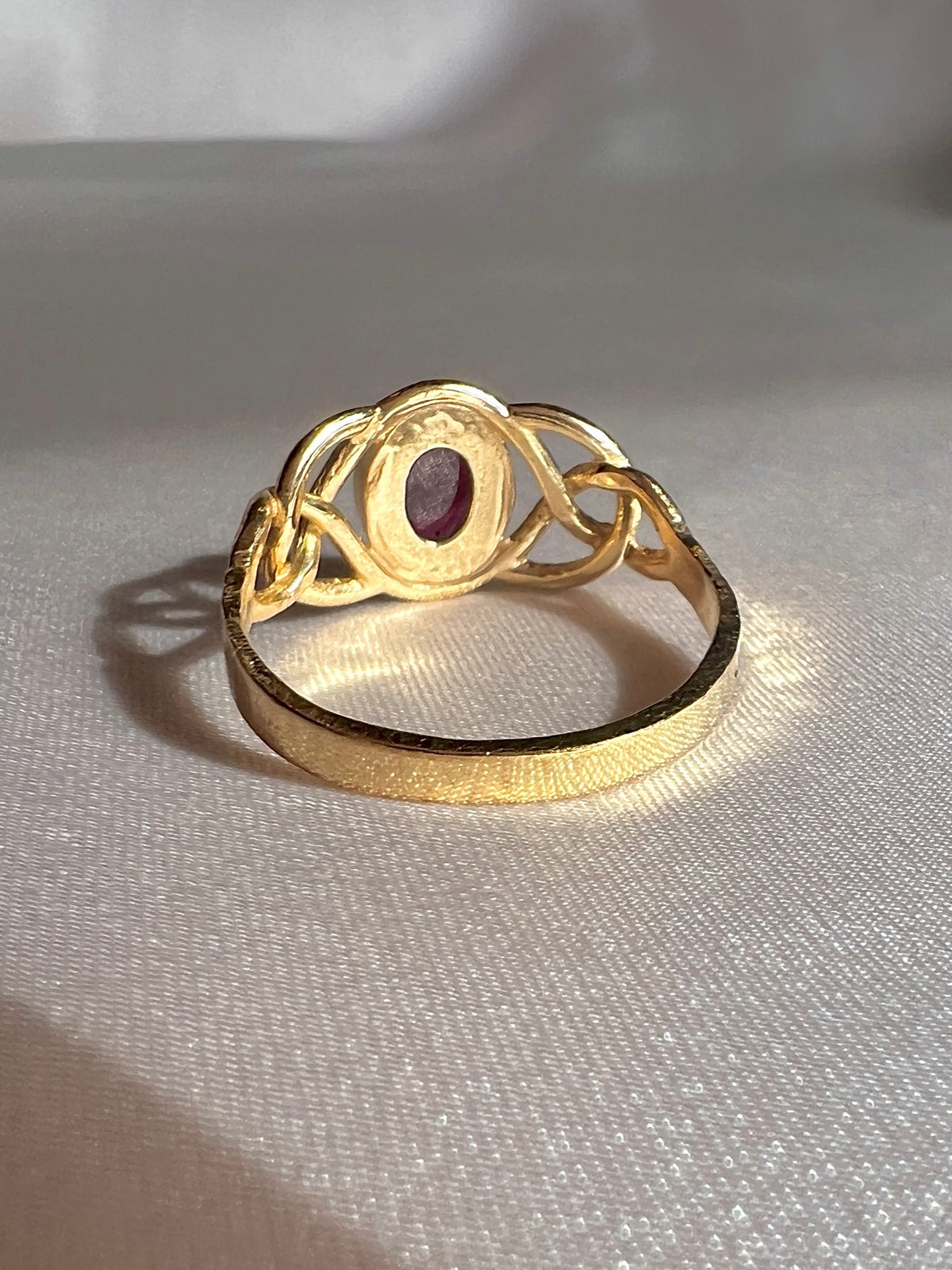 Vintage 9k Garnet Cabochon Lattice Ring 