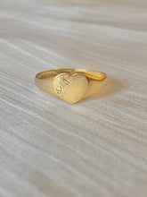 Load image into Gallery viewer, Vintage 9k Heart Signet Ring 1978
