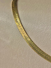 Load image into Gallery viewer, Vintage 14k Herringbone Link Chain 18&quot;
