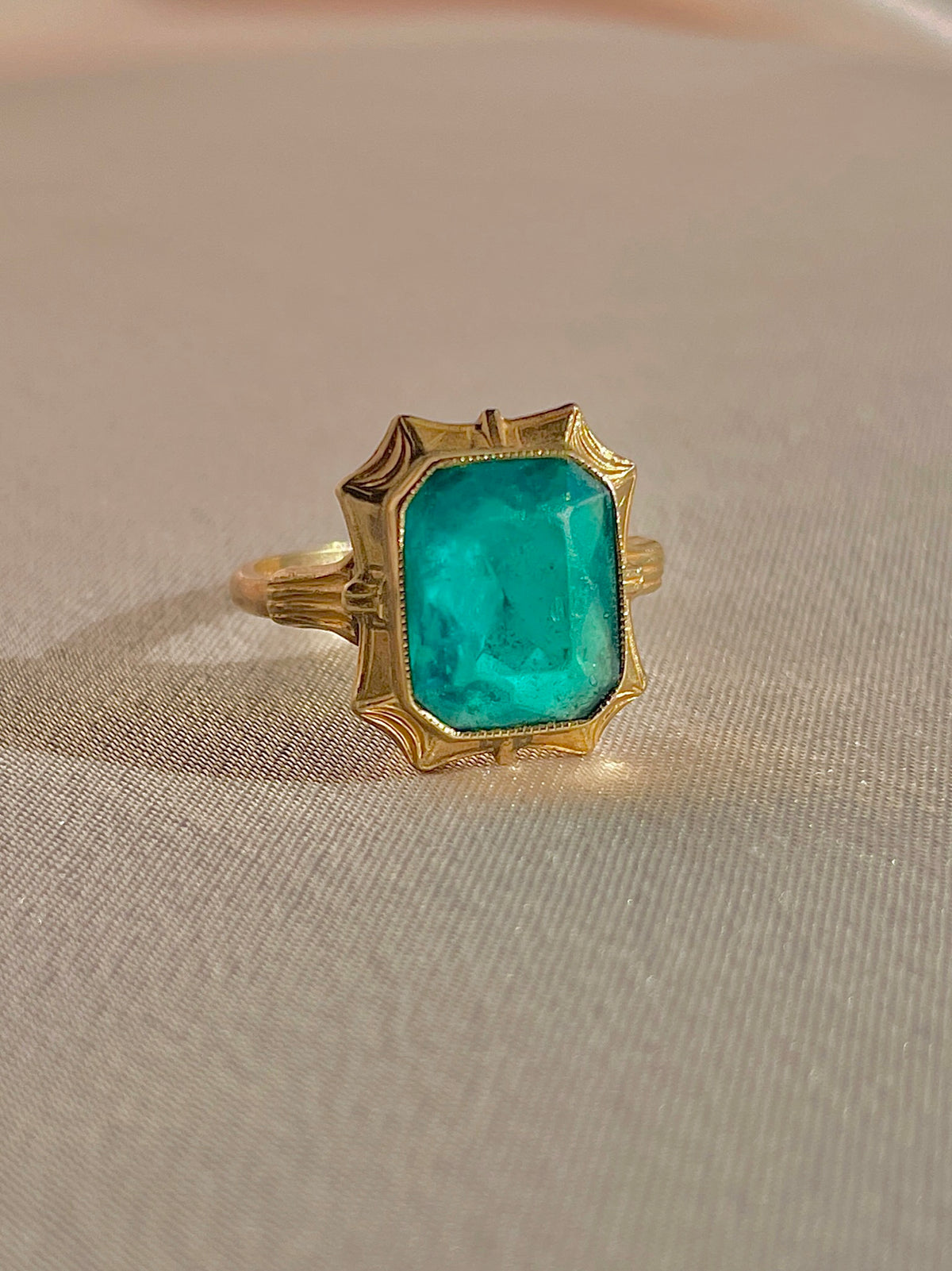 Antique Paste Green Crystal Ring
