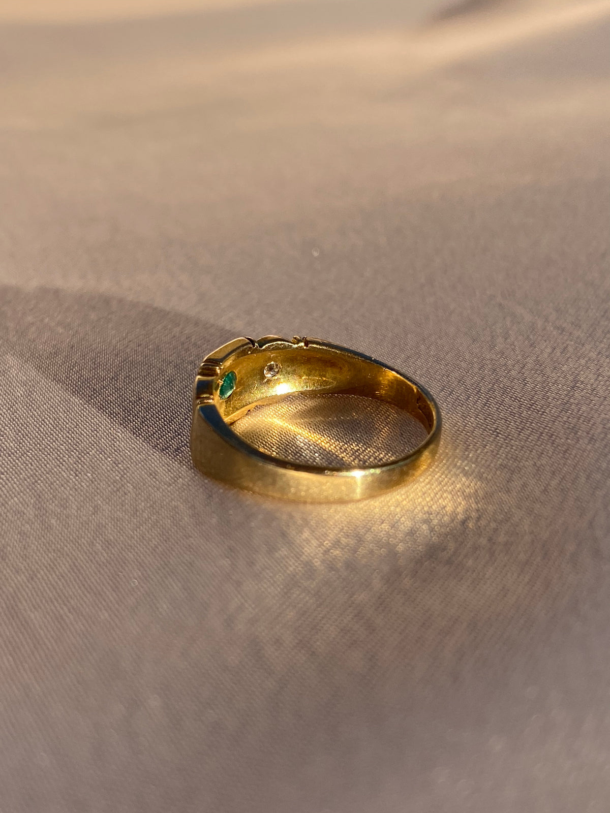 Vintage 9k Emerald Diamond Paneled Gypsy Ring