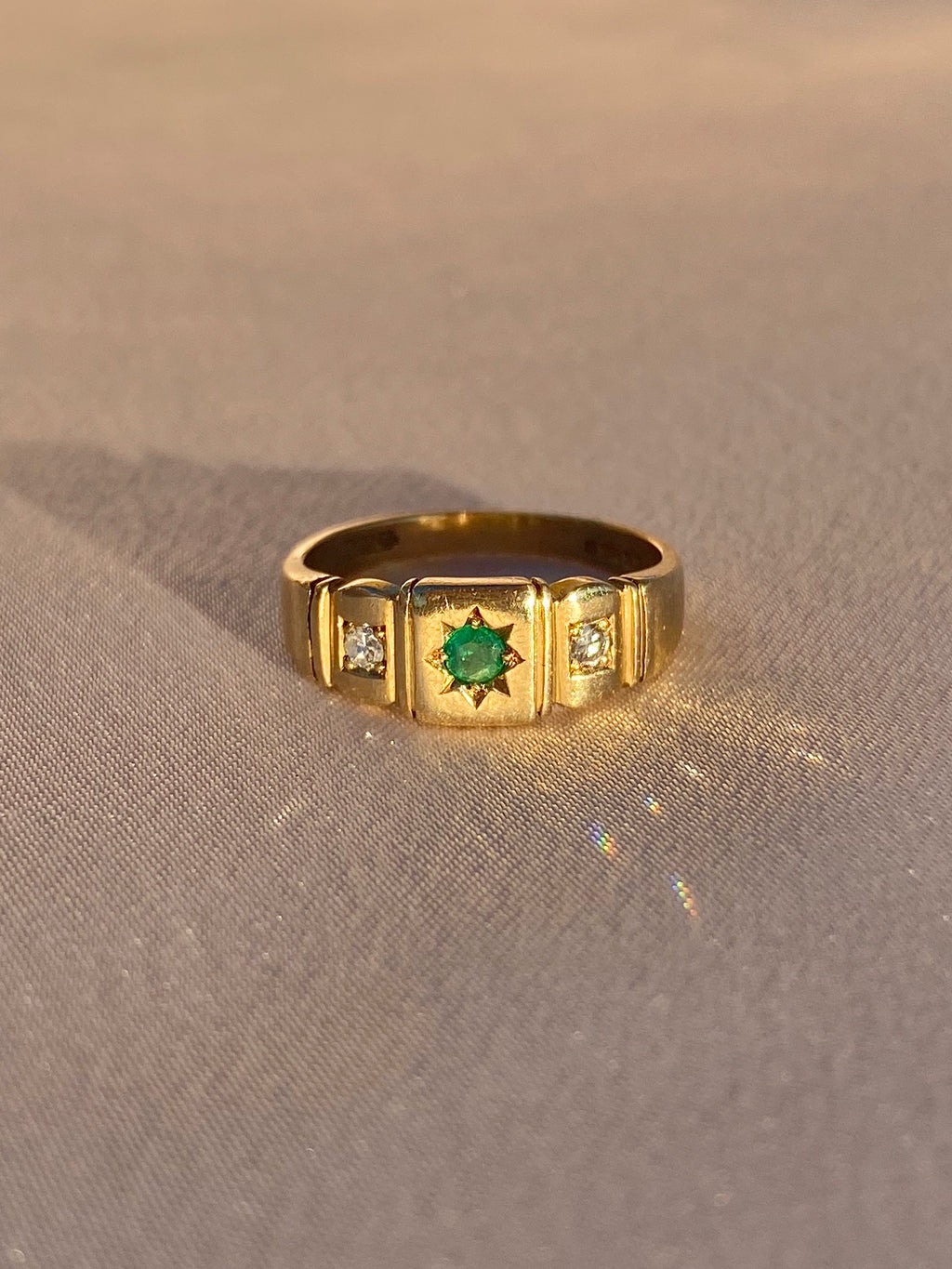 Vintage 9k Emerald Diamond Paneled Gypsy Ring