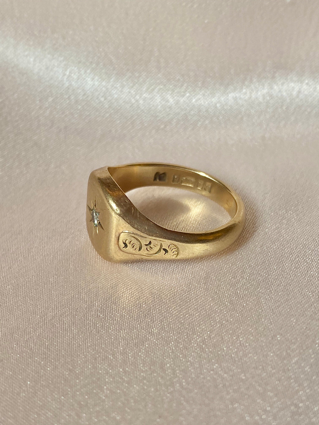 Vintage 9k Solitaire Diamond Gypsy Signet 1971