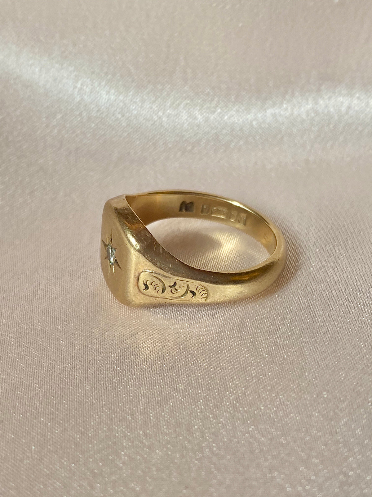 Vintage 9k Solitaire Diamond Gypsy Signet 1971
