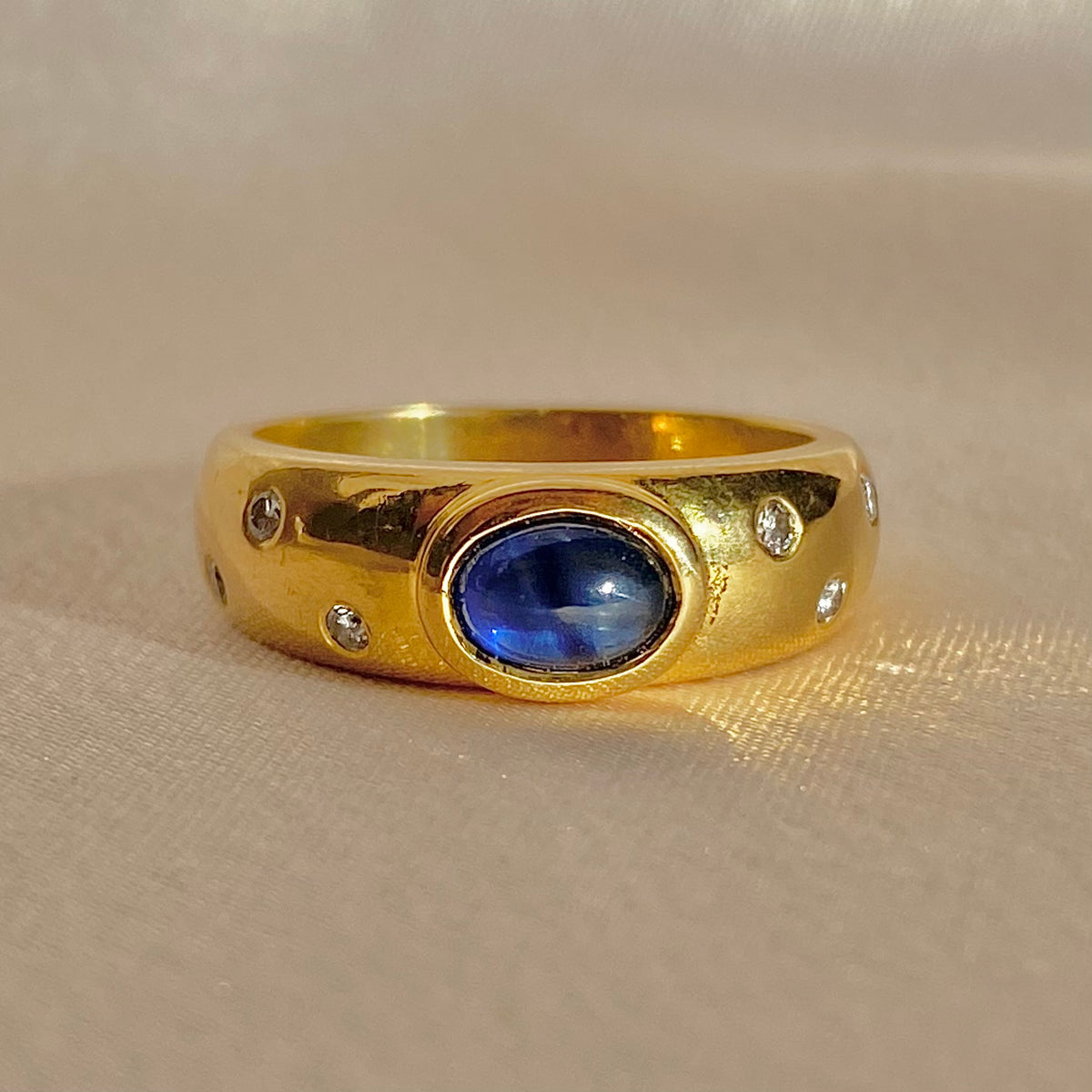 Vintage 18k Sapphire Diamond Dot Cabochon Ring
