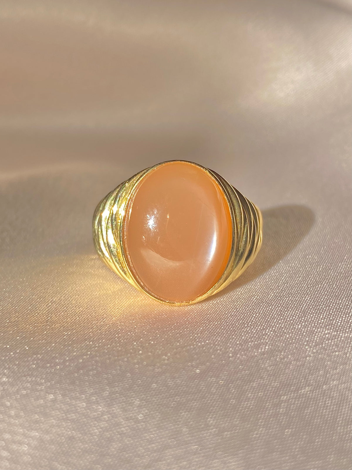Vintage 14k Peach Moonstone Cabochon Signet Ring