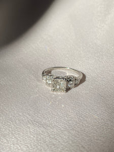 Antique 1.00 carat Art Deco Diamond Platinum Engagement Ring