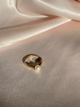 Load image into Gallery viewer, Vintage Mid Century 10k Gold Natural Pearl Ring
