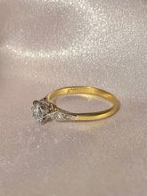Load image into Gallery viewer, Vintage 18k Solitaire Diamond Ring 0.40 cts
