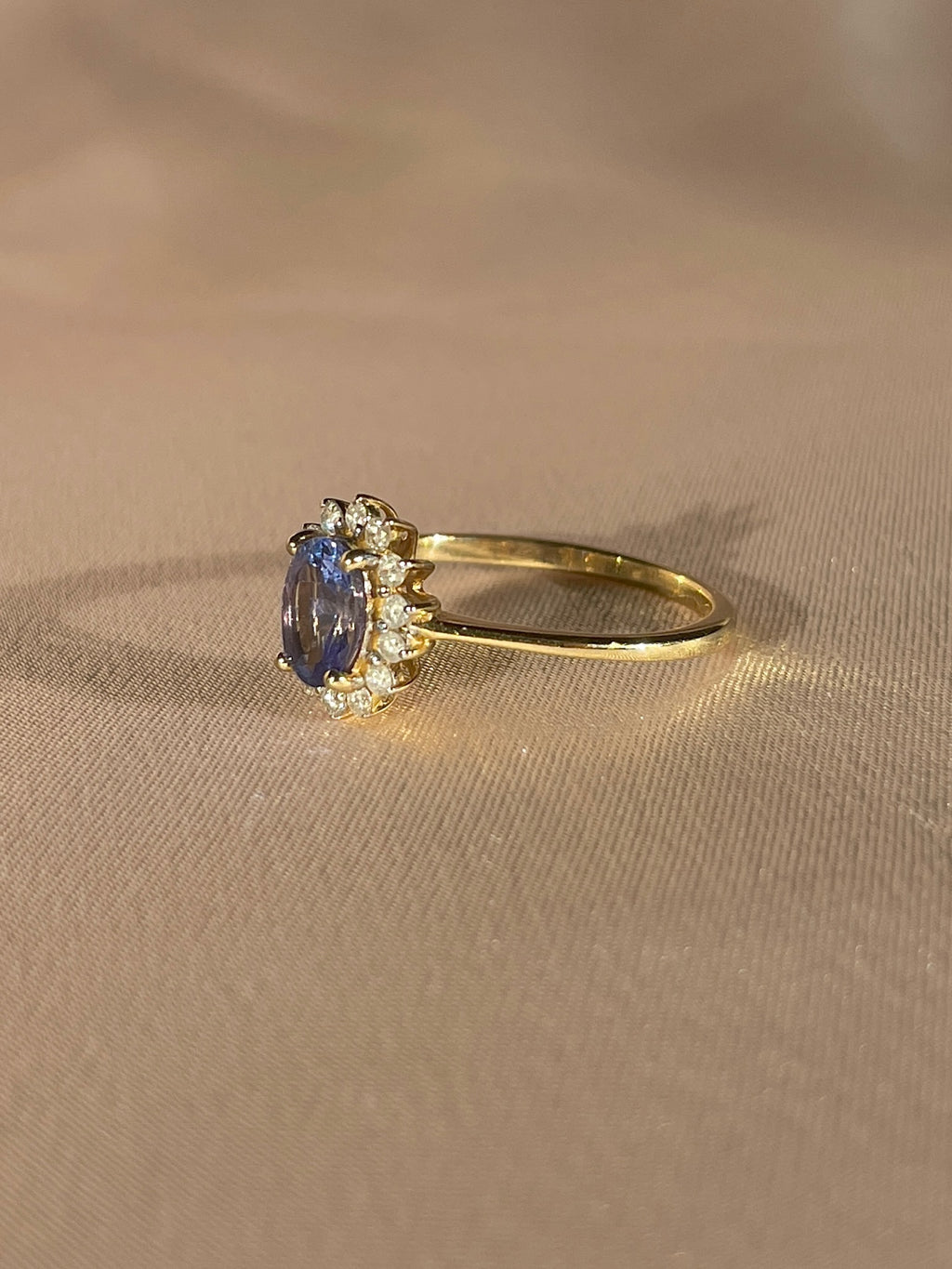 Vintage 9k Tanzanite Diamond Oval Cluster Ring