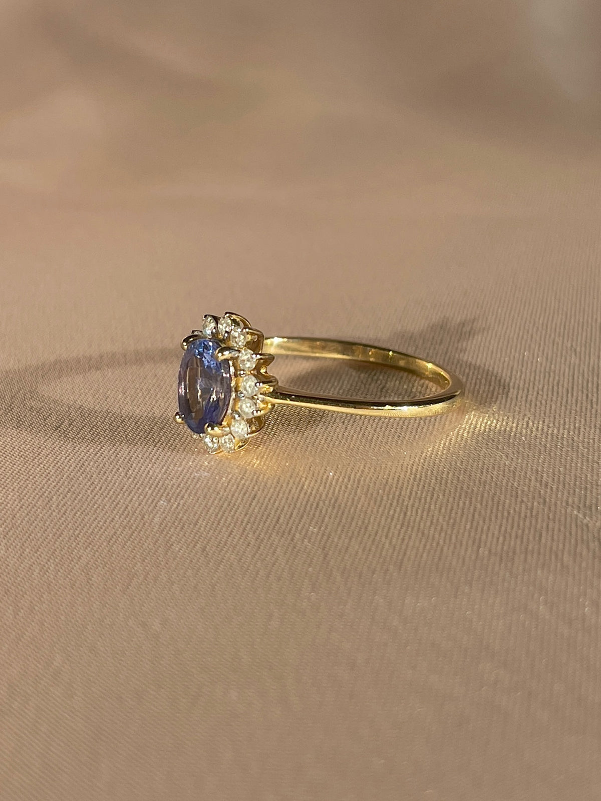 Vintage 9k Tanzanite Diamond Oval Cluster Ring
