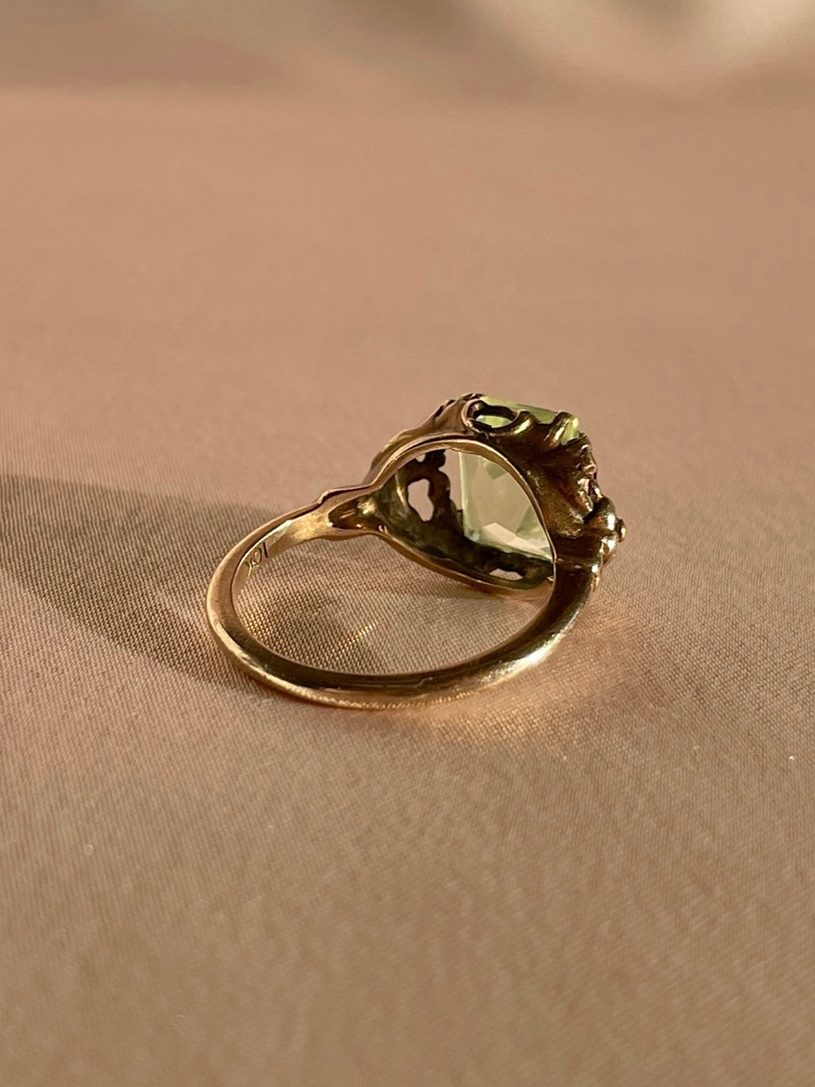 Antique 10k Lime Spinel Art Nouveau Ring